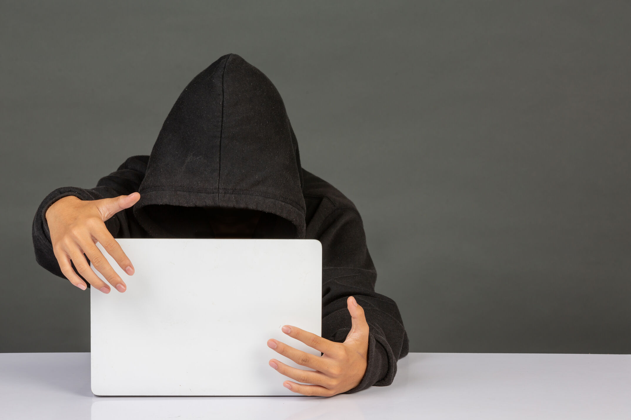 perbedaan-hacker-topi-putih-dan-hitam-mengenal-profesi-ethical-hacker